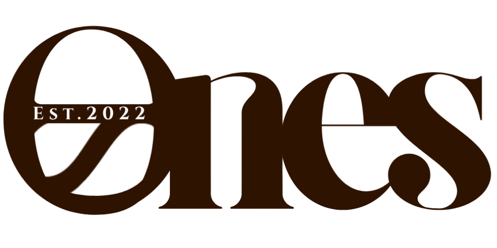 江東区豊洲・有明エリアで選ばれる本格ダンススタジオ「ONES DANCE STUDIO（ワンズ）」の公式ロゴ。豊洲駅から徒歩3分、有明ガーデンからも好アクセスな立地で、キッズダンス（豊洲）を中心にK-POPダンス（豊洲）、ヒップホップ（有明）、バレエ（豊洲）を幅広く展開。プロ講師によるダンス（豊洲）指導は、少人数制ダンス（有明）ならではのきめ細やかさが特徴で、豊洲のダンス初心者のお子様から大人まで、大手スクールと比較しても納得の質と安い月謝設定が魅力。勝どき・豊洲のダンス教室比較でも高い評価を得る、地域密着型かつ本格派のダンススクールです。